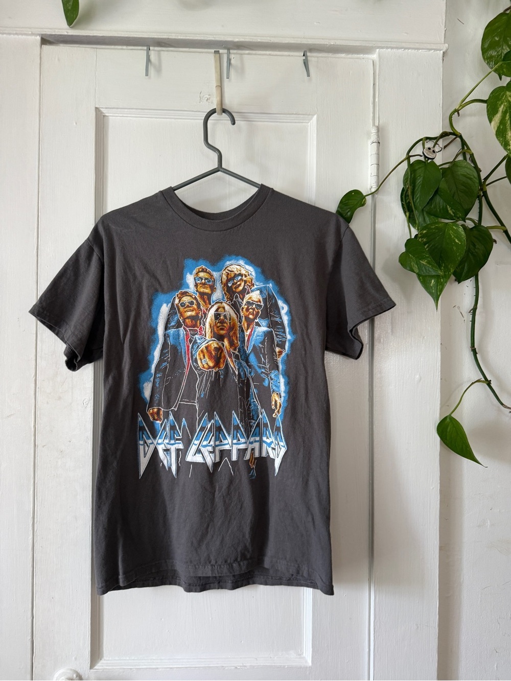 Gildan Charcoal Short-Sleeve Band  Graphic Tee with Blue Accents DEF LEPPARD